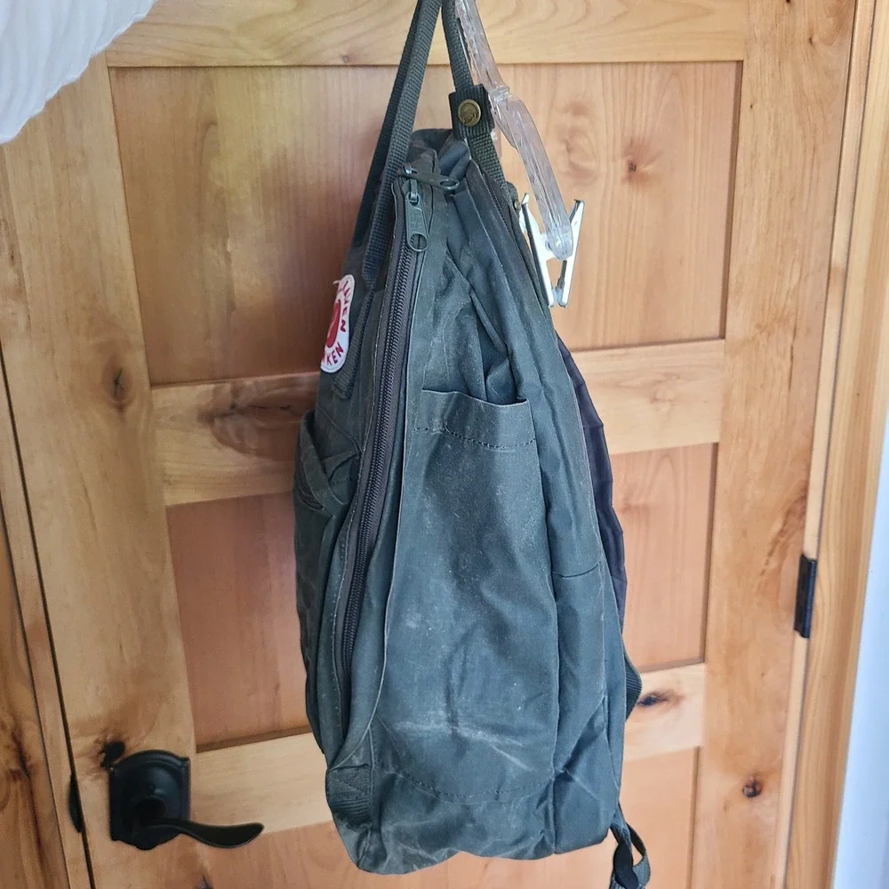 Fjallraven Kanken Mini Dark Green Canvas Backpack Classic Boxy School Travel